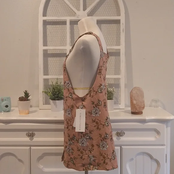 Tinseltown Juniors' Blush Floral Skirtall - Picture 2 of 6